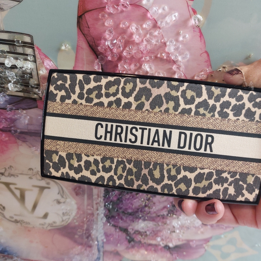 Limited edition brand new Mizah $130 Dior pallet